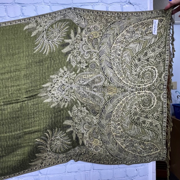Green SOLD🚫NWOT 2-|•PASHMINA•| 1 GREEN + 1 RED/GOLD 70% Pashmina + 30 % Silk - Picture 13 of 16